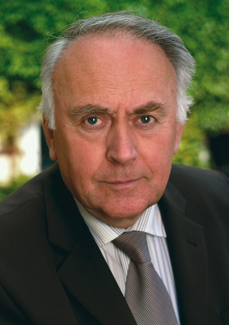 Prof. Dr. Wolfgang Böhmer, Ministerpräsident vom 16. Mai 2002 bis 26. März 2006 und vom 24. April 2006 bis 19. April 2011 Prof. Dr. Wolfgang Böhmer, Ministerpräsident vom 16. Mai 2002 bis 26. März 2006 und vom 24. April 2006 bis 19. April 2011