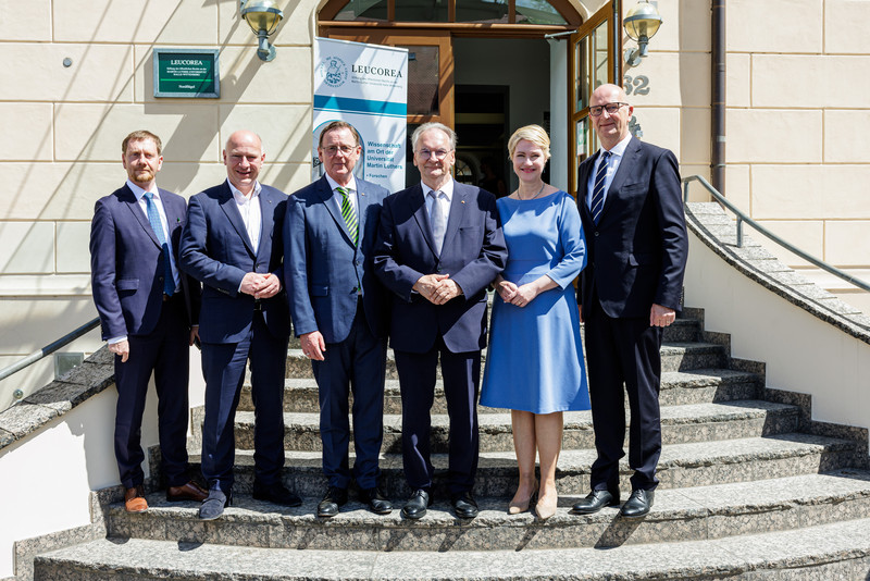 Das Bild zeigt die Regierungschefin und Regierungschefs in Lutherstadt Wittenberg.