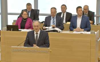 Ministerpräsident Dr. Reiner Haseloff während seiner Regierungserklärung im Landtag.