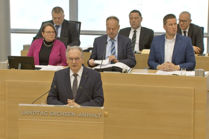 Ministerpräsident Dr. Reiner Haseloff während seiner Regierungserklärung im Landtag.