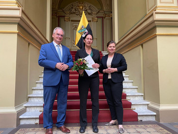 Das Bild zeigt Ministerpräsident Dr. Reiner Haseloff, die neue Generalstaatsanwältin Heike Geyer und Justizministerin Franziska Weidinger.