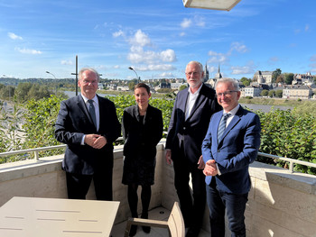 Ministerpräsident Haseloff, Vizepräsidentin Benassy, Europaminister Robra und Präsident Bonneau in Orléans