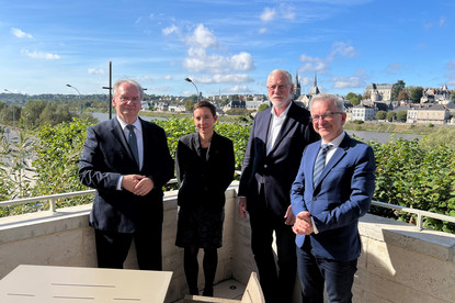 Ministerpräsident Haseloff, Vizepräsidentin Benassy, Europaminister Robra und Präsident Bonneau in Orléans